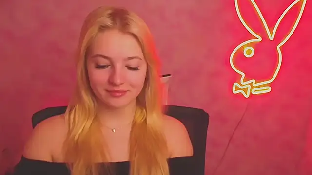 Snapshot of Milka_kiss_ chatting on March 11, 6:53 am Milka kiss online show from March 11, 6:53 am