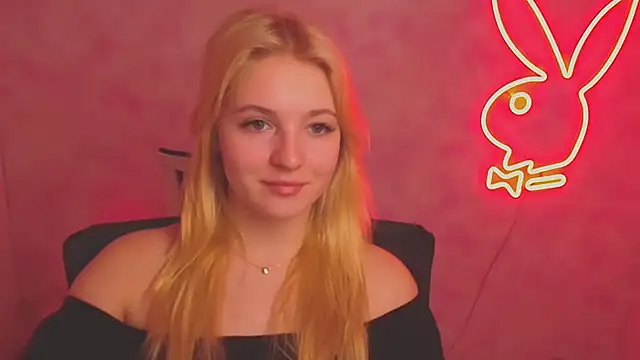 Snapshot of Milka_kiss_ chatting on March 11, 9:56 am Milka kiss online show from March 11, 9:56 am