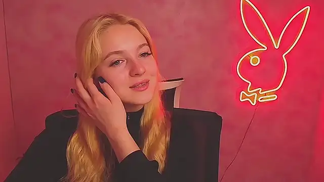 Snapshot of Milka_kiss_ chatting on March 14, 7:04 am Milka kiss online show from March 14, 7:04 am