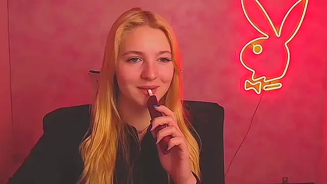 Snapshot of Milka_kiss_ chatting on March 21, 10:39 am Milka kiss online show from March 21, 10:39 am