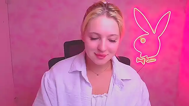 Snapshot of Milka_kiss_ chatting on September 15, 6:02 am Milka kiss online show from September 15, 6:02 am