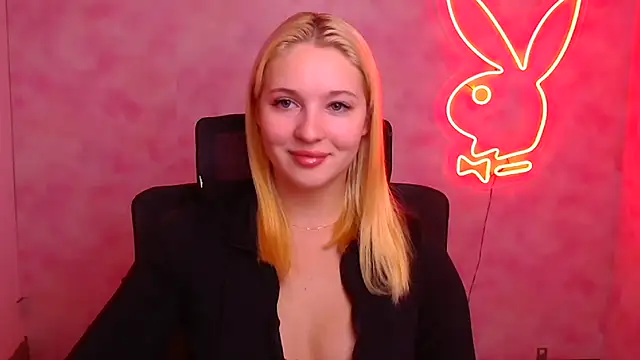 Snapshot of Milka_kiss_ chatting on October 6, 6:11 am Milka kiss online show from October 6, 6:11 am