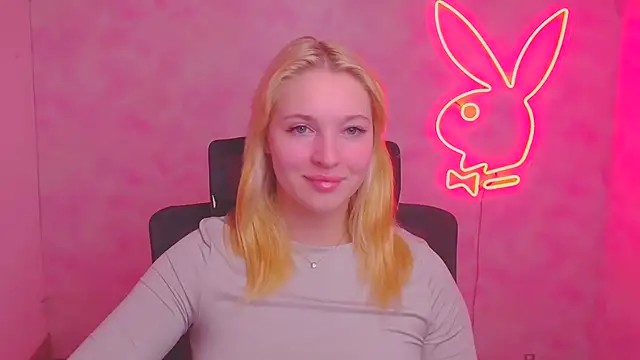 Snapshot of Milka_kiss_ chatting on October 8, 5:49 am Milka kiss online show from October 8, 5:49 am