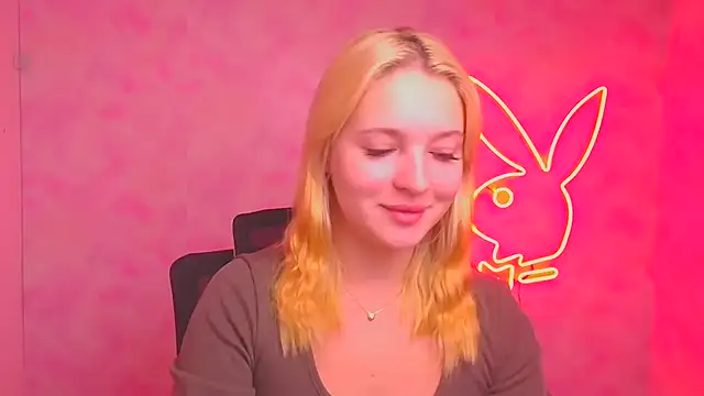 Snapshot of Milka_kiss_ chatting on October 17, 5:43 am Milka kiss online show from October 17, 5:43 am