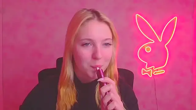 Snapshot of Milka_kiss_ chatting on November 12, 6:47 am Milka kiss online show from November 12, 6:47 am