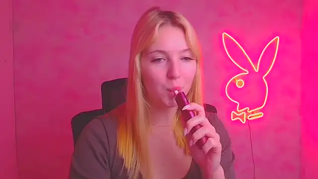 Snapshot of Milka_kiss_ chatting on November 17, 1:06 pm Milka kiss online show from November 17, 1:06 pm