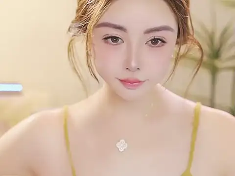 Snapshot of Qiaoqiao_ chatting on May 6, 4:01 pm Qiaoqiao online show from May 6, 4:01 pm
