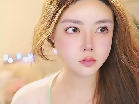 Qiaoqiao  online show from August 2, 4:05 pm