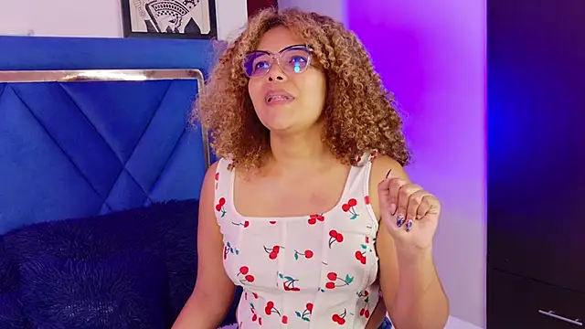 Snapshot of NiaColusi chatting on February 13, 2:46 pm NiaColusi online show from February 13, 2:46 pm