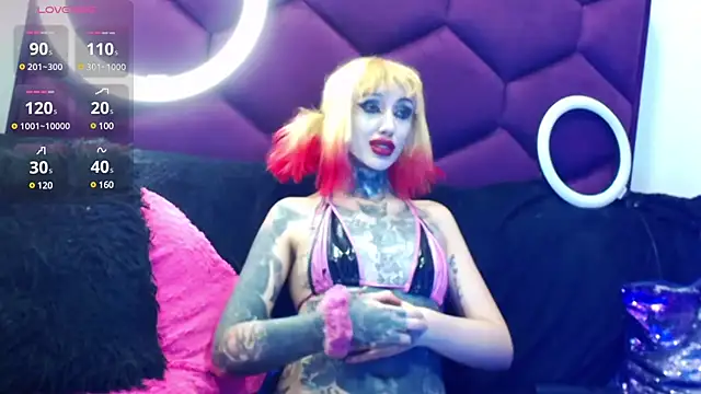 Snapshot of TyphoidMary chatting on December 7, 9:22 pm TyphoidMary online show from December 7, 9:22 pm