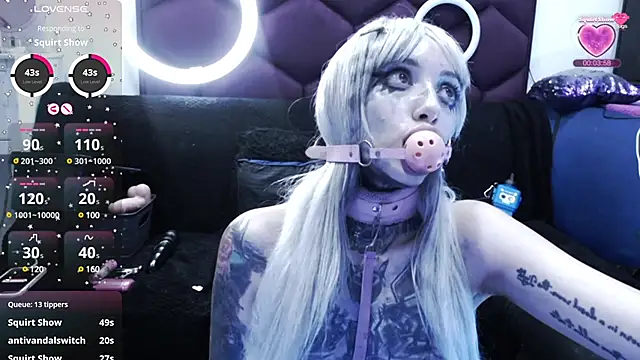 Snapshot of TyphoidMary chatting on March 8, 4:01 am TyphoidMary online show from March 8, 4:01 am