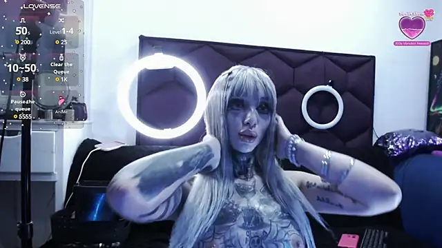 Snapshot of TyphoidMary chatting on March 14, 3:48 am TyphoidMary online show from March 14, 3:48 am