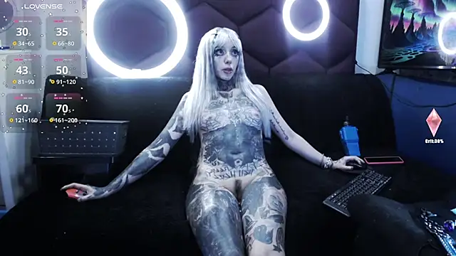 Snapshot of TyphoidMary chatting on March 21, 2:50 am TyphoidMary online show from March 21, 2:50 am