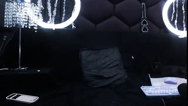 Snapshot of TyphoidMary chatting on September 13, 3:28 am TyphoidMary online show from September 13, 3:28 am