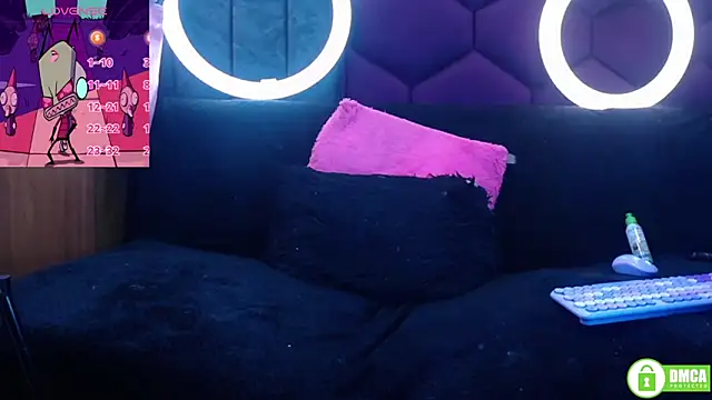 Snapshot of TyphoidMary chatting on November 22, 7:13 pm TyphoidMary online show from November 22, 7:13 pm