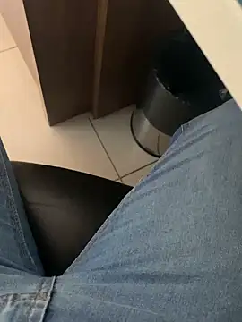 Snapshot of smithrosinha chatting on February 3, 7:31 pm smithrosinha online show from February 3, 7:31 pm