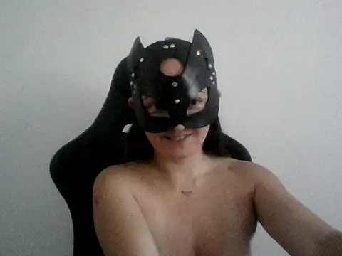 Snapshot of MaxWellas6 chatting on June 24, 10:03 am MaxWellas6 online show from June 24, 10:03 am