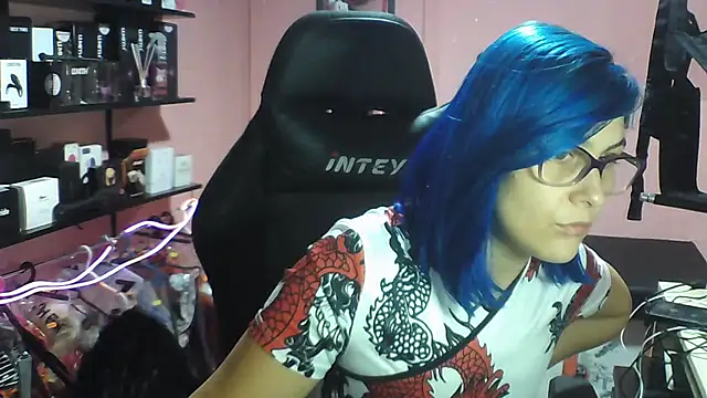 Snapshot of sukii93 chatting on October 4, 8:18 pm sukii93 online show from October 4, 8:18 pm