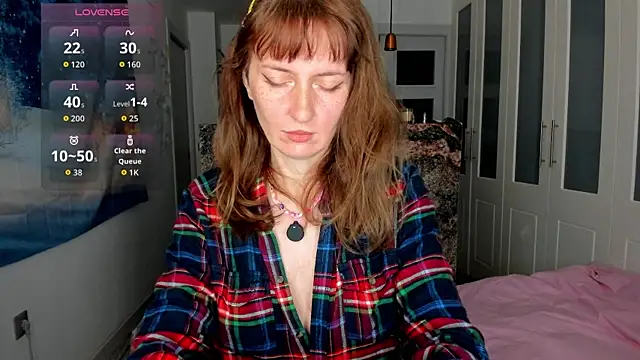 YourSexyNeighbour online show from January 7, 7:44 am