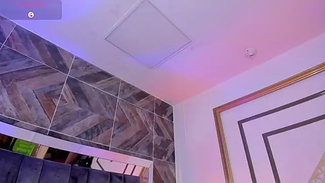 Snapshot of TaniaSmith1 chatting on November 11, 11:27 pm TaniaSmith1 online show from November 11, 11:27 pm