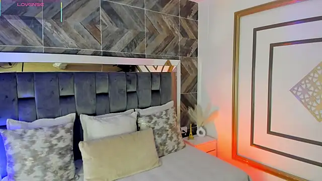 Snapshot of TaniaSmith1 chatting on November 18, 11:15 pm TaniaSmith1 online show from November 18, 11:15 pm