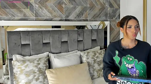 Snapshot of TaniaSmith1 chatting on November 20, 11:04 pm TaniaSmith1 online show from November 20, 11:04 pm