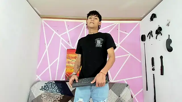 Snapshot of Fresahot2005 chatting on January 26, 7:09 pm Fresahot2005 online show from January 26, 7:09 pm