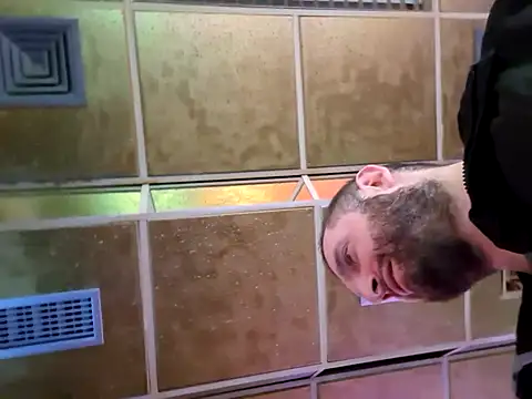 Snapshot of Zlyzloba21 chatting on October 16, 11:39 pm Zlyzloba21 online show from October 16, 11:39 pm