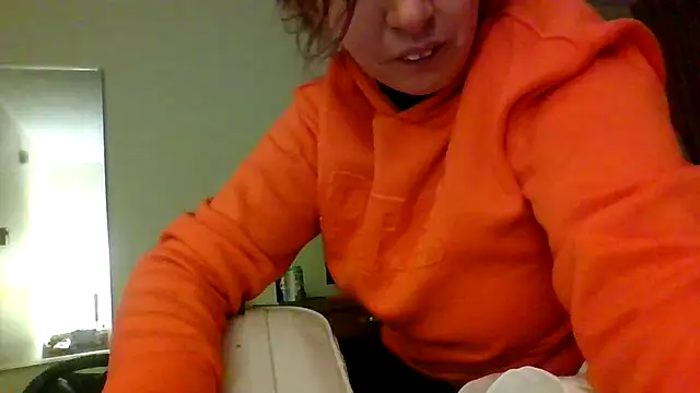 Snapshot of erinSmiles chatting on September 24, 10:40 am erinSmiles online show from September 24, 10:40 am