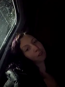 Snapshot of erinSmiles chatting on November 11, 8:47 am erinSmiles online show from November 11, 8:47 am