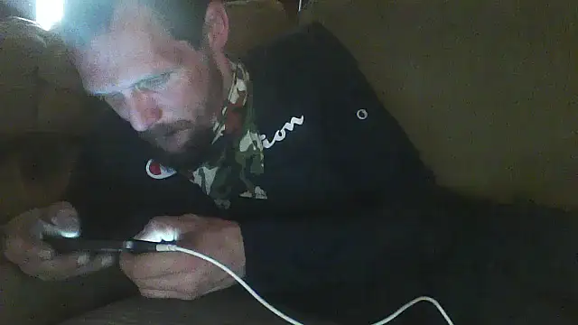 Snapshot of luke_thighwalker2469 chatting on December 14, 12:27 am luke thighwalker2469 online show from December 14, 12:27 am