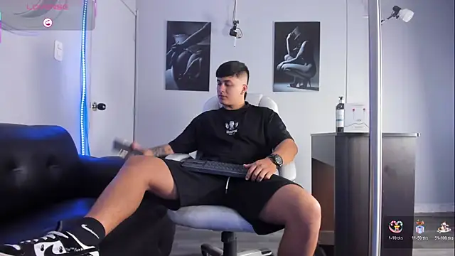 Cristopher strong online show from February 18, 1:29 pm