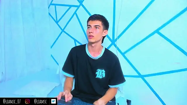 Snapshot of liam_scott77 chatting on October 9, 7:12 pm liam scott77 online show from October 9, 7:12 pm