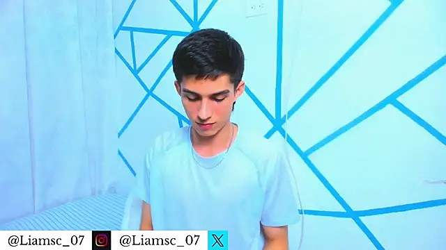 Snapshot of liam_scott77 chatting on November 15, 3:04 am liam scott77 online show from November 15, 3:04 am