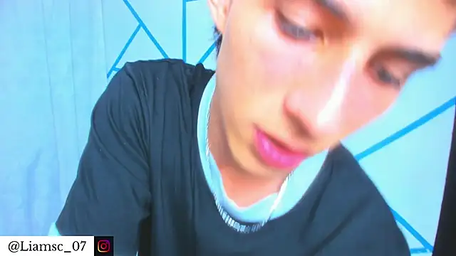 Snapshot of liam_scott77 chatting on November 15, 10:48 pm liam scott77 online show from November 15, 10:48 pm