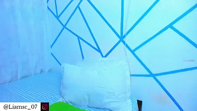 Snapshot of liam_scott77 chatting on November 16, 10:59 pm liam scott77 online show from November 16, 10:59 pm