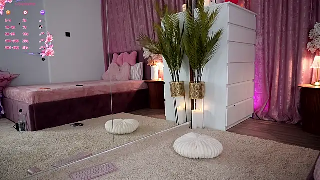 EmilyHudsson 1 online show from April 16, 5:14 pm