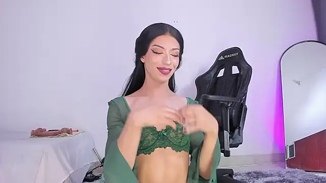 selena robertss  online show from February 8, 1:09 am