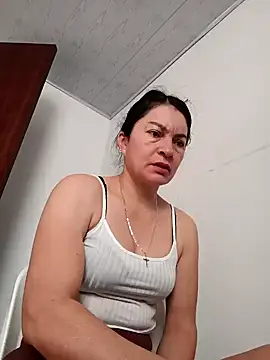 renata hot1 online show from December 26, 1:32 pm