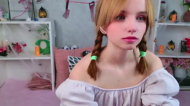 b4by LoL1 online show from November 3, 4:19 pm