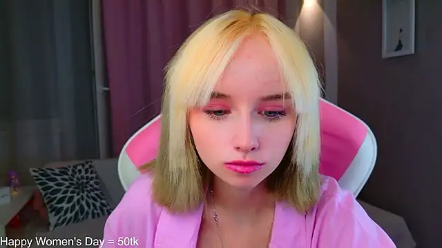 b4by LoL1 online show from March 8, 3:16 pm