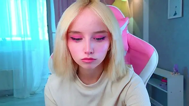 b4by LoL1 online show from March 20, 11:37 am