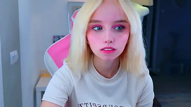 b4by LoL1 online show from April 13, 9:26 am