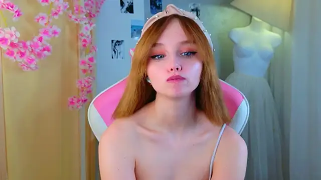 b4by LoL1 online show from April 22, 1:23 pm