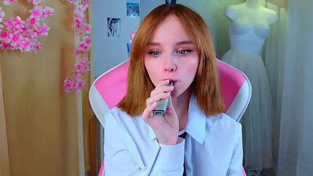 b4by LoL1 online show from April 23, 1:24 pm