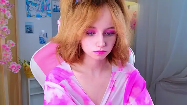 Snapshot of b4by_LoL1 chatting on May 18, 1:06 pm b4by LoL1 online show from May 18, 1:06 pm