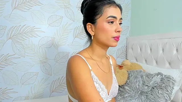 TianaReedd online show from December 6, 1:00 pm