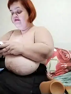 MIDGET-TITS online show from February 5, 6:15 pm