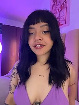 Snapshot of Ashley_Chriss chatting on December 18, 7:03 am Ashley Chriss online show from December 18, 7:03 am