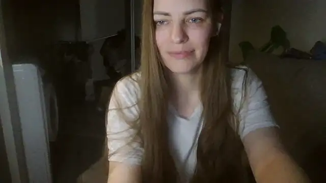 Snapshot of AnnaDiamond1 chatting on May 13, 10:17 pm AnnaDiamond1 online show from May 13, 10:17 pm
